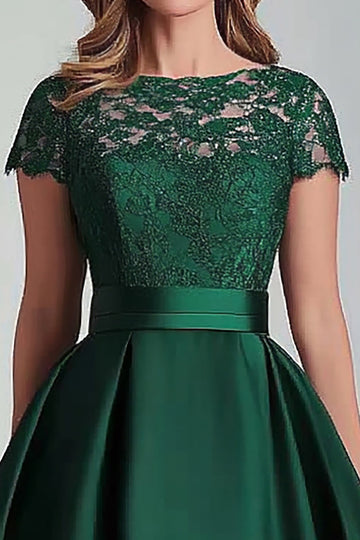 Dentelle de satin vert Une ligne haute basse Mère de la mariée Robe à manches courtes